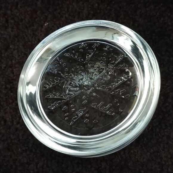 Paperweight Glass 3 inch diameter, clear Snowflake Excellent Condition - Picture 4 of 4